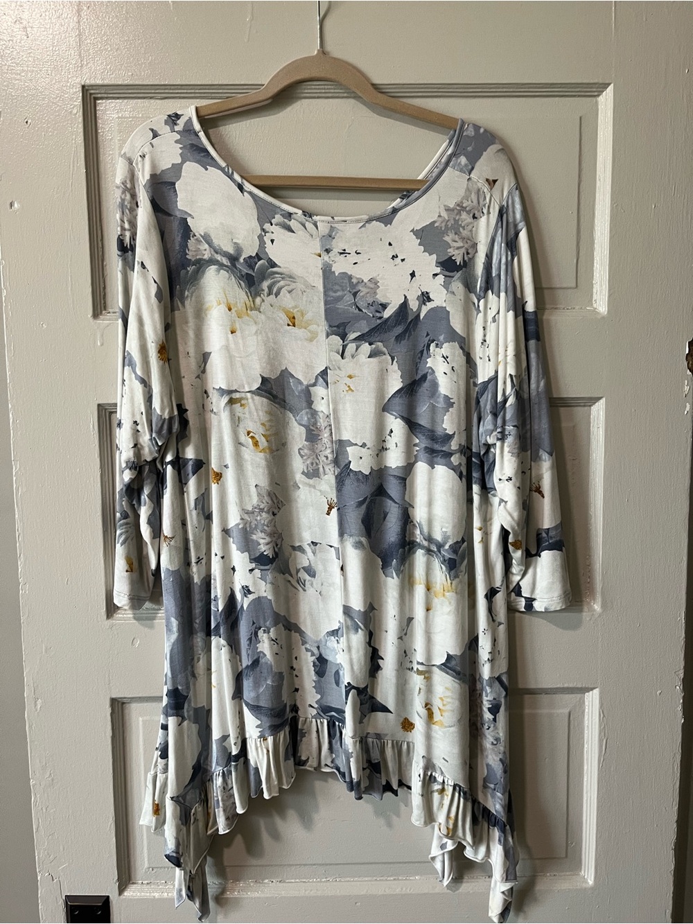 Kate & Mallory White and Gray Floral Ruffle-Hem Tunic - Picture 3 of 3